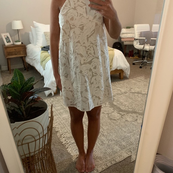 DO + BE White High Neck Shift Dress - Picture 7 of 9